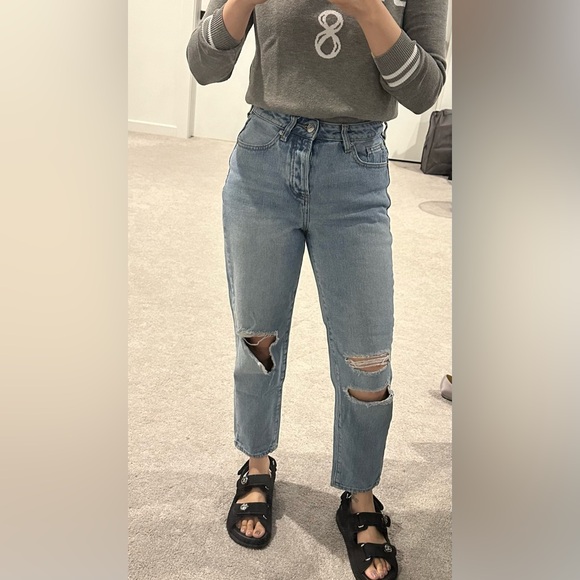BRANDY MELVILLE DISTRESSED JEANS - Picture 1 of 12